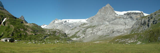 Breitbildfoto bei Ober Sand 1937 m.ü.M. mit Claridengletscher und Vorder Spitzalpelistock