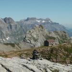 Blick zur Claridenhütte im Hintergrund der Glärnisch