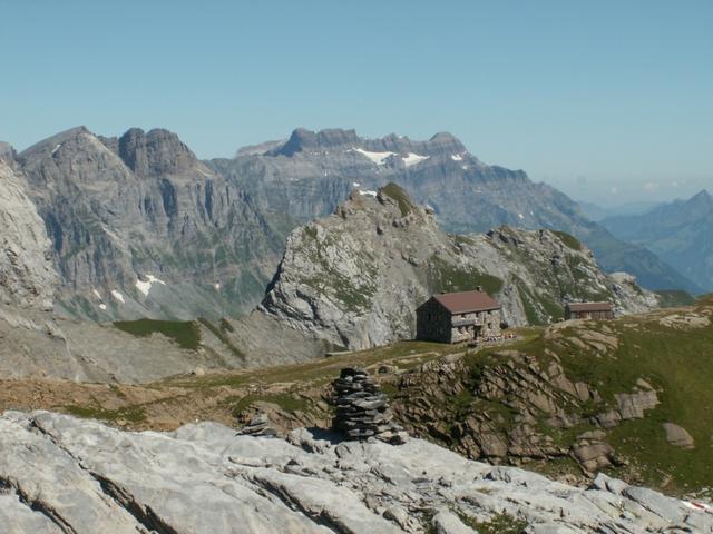 Blick zur Claridenhütte im Hintergrund der Glärnisch