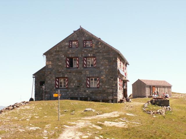 wir haben die Claridenhütte 2453 m.ü.M. erreicht