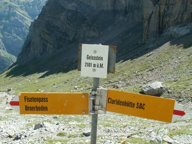 wir haben die Wegkreuzung bei Geissstein 2101 m.ü.M. erreicht