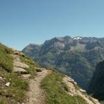 auf einem Höhenweg geht es nun weiter Richtung Fisetenpass