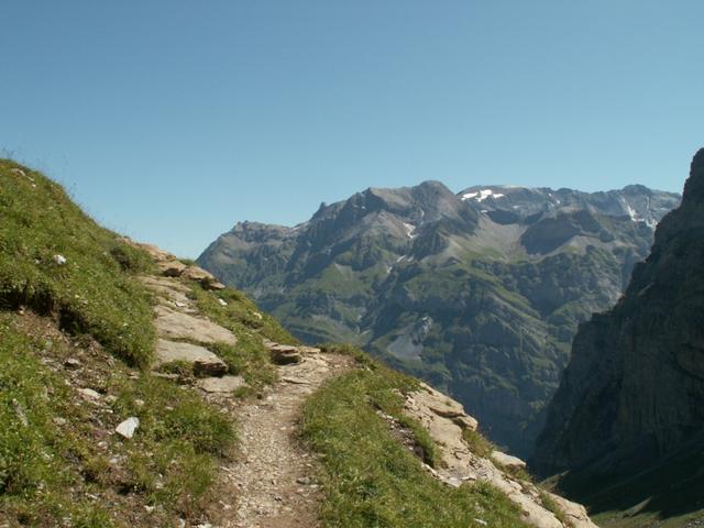 auf einem Höhenweg geht es nun weiter Richtung Fisetenpass