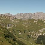 Blick zum Fisetenpass, im Hintergrund die Jegerstöcke