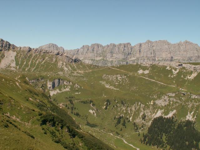 Blick zum Fisetenpass, im Hintergrund die Jegerstöcke