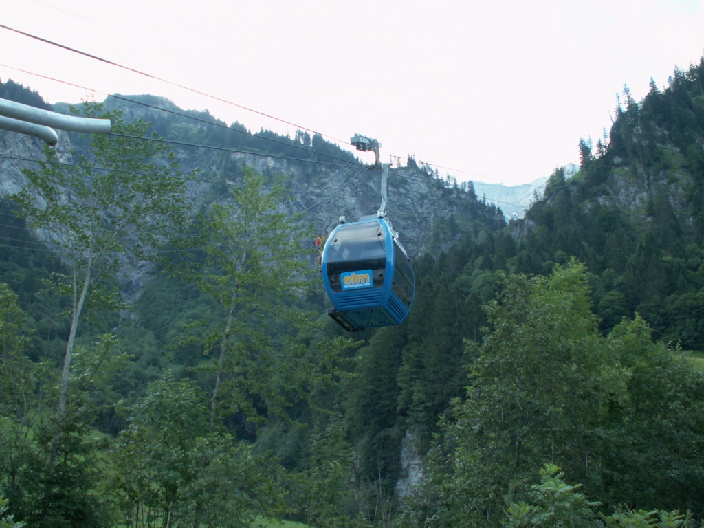 Fahrt mit der neuen Tschinglen Seilbahn zur Alp Nideren