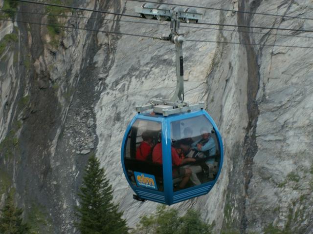 Göttibub Riccardo und Mäusi in der neuen Gondel der Tschinglen Seilbahn