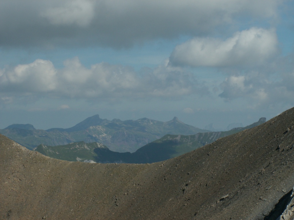 ganz zu hinterst rechts der Spitzmeilen