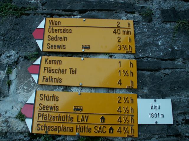 Wegweiser bei Älpli (Bergstation) 1801 m.ü.M.