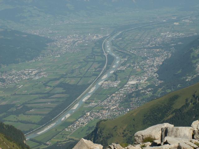 Blick runter ins Rheintal mit dem Rhein