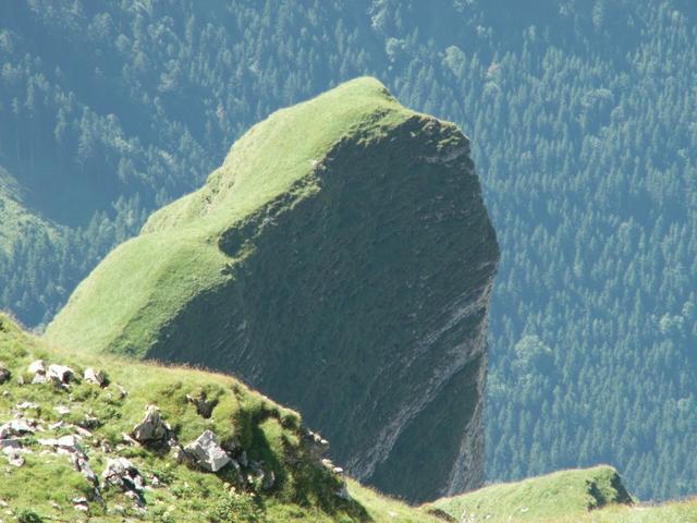 überall herausragende Felsen