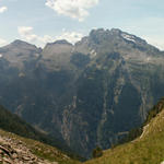 Breitbildfoto vom Pass de Buffalora mit Blick Richtung Valle Calanca