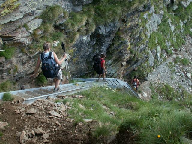 über Eisentreppen geht es beim Couloir runter