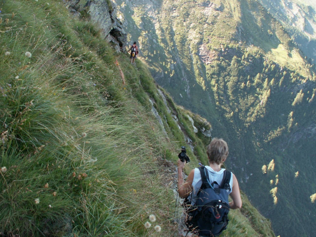 Wegverlauf mit Tiefblick