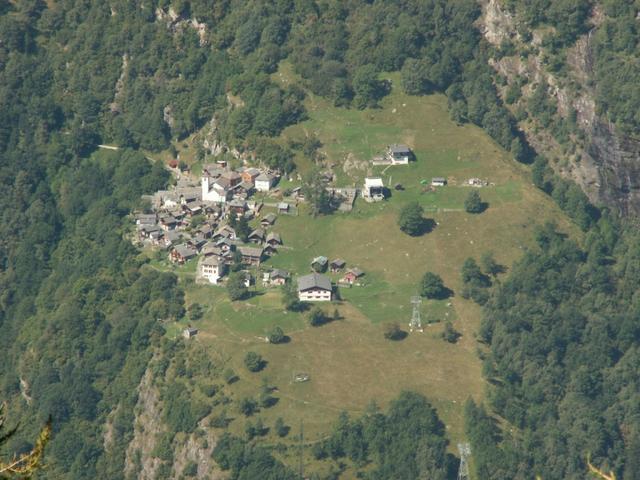 Blick zur gegenüberliegenden Talseite des Calancatal nach Landarenca