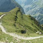 Bergpfad bei Chalchtrittli. Aussicht und Tiefblick einfach genial