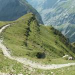 Bergpfad bei Chalchtrittli. Aussicht und Tiefblick einfach genial