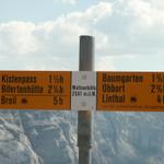 Wegweiser bei der Muttseehütte 2501 m.ü.M.