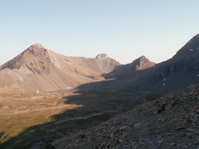 die Muttseehütte liegt nun an der Sonne