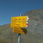 Wegweiser bei der Bifertenhütte 2482 m.ü.M.