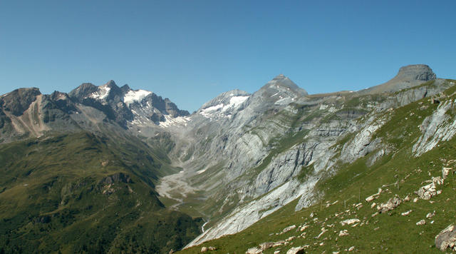 Breitbildfoto der Brigelser Hörner, Bifertenstock und Kistenstöckli