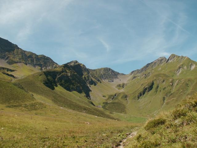 Blick von Alp Valtüsch ins Muttental. Wir biegen vor dem Muttental, links ab