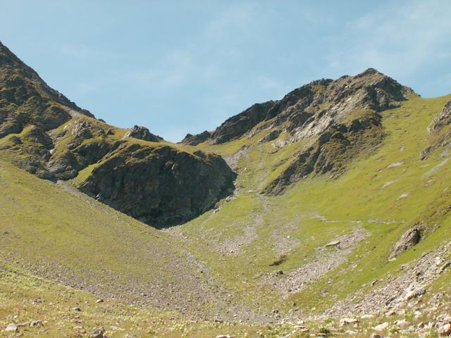 die Felsbarriere wird rechts umgangen