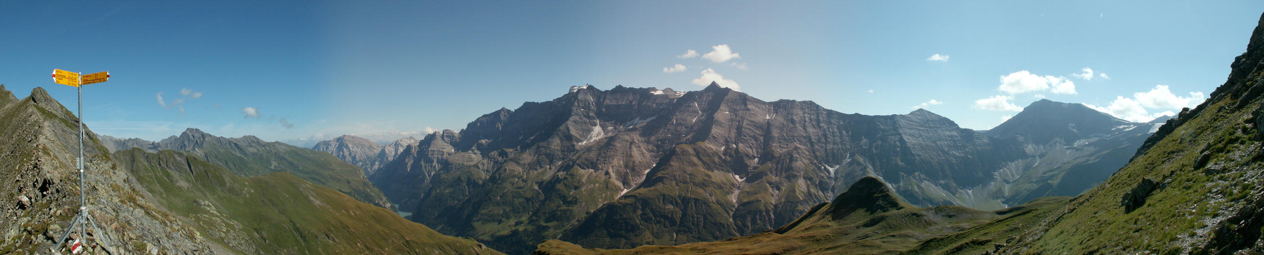 Breitbildfoto vom Heubützlipass aus gesehen Richtung Ringelspitz