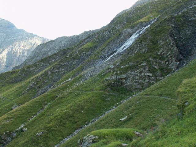 von überall kommt Wasser runter