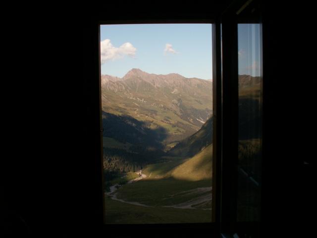 Aussicht vom Schlafzimmer ins Calfeisental