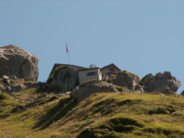 schon von weitem sieht man die Glärnischhütte