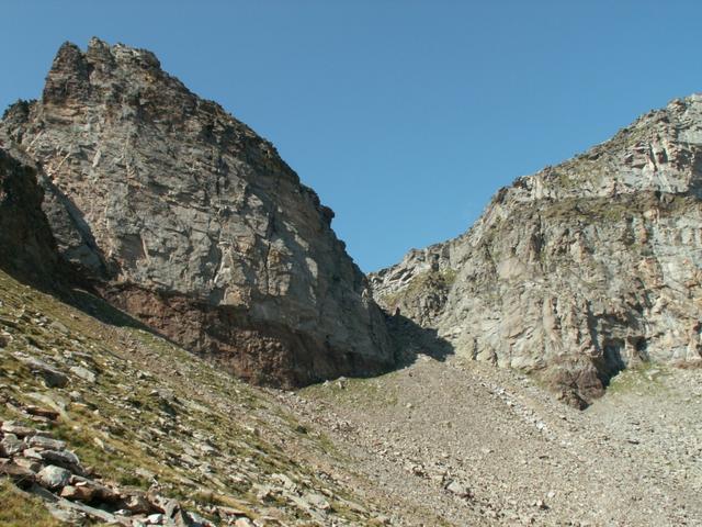 rechts neben der Felsnase befindet sich der Passo del Laghetto