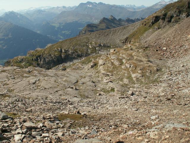 hinter der Moräne liegt die Capanna Adula UTOE