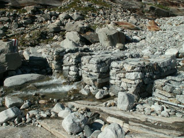 wir erreichen das Bachbett bei Punkt 2521 m.ü.M.