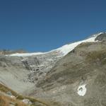 weit oben sieht man den Gletscher Vadrecc di Bresciana (Rheinwaldhorn)