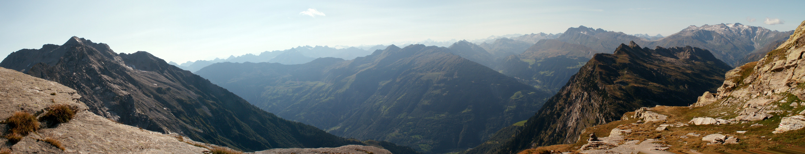 Breitbildfoto Nordtessiner Bergwelt