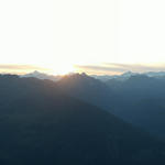 Breitbildfoto vom Sonnenuntergang über der Nordtessiner Bergwelt