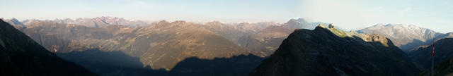 Breitbildfoto der Nordtessiner Bergwelt