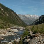 Val Carassino mit Blick zur Medelser Gruppe