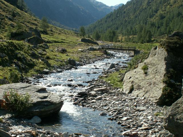 am Ri di Carassino entlang geht es Richtung Lago di Luzzone