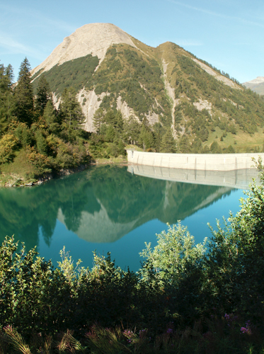 Stausee bei der Alpe della Bolla. Im Hintergrund der Sosto
