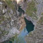 fast wie eine kleine Schlucht endet hier der Lago di Luzzone