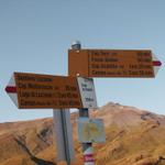 Wegweiser bei Grap la Grusch 2268 m.ü.M. Wir sind nun im Bündnerland