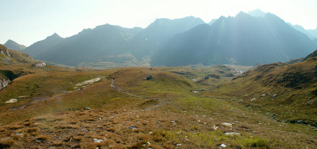 Breitbildfoto auf der Greina Ebene/Plaun la Greina