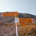 Wegweiser Passo della Greina 2357 m.ü.M. Hier ist auch die Nord/Süd Wasserscheide