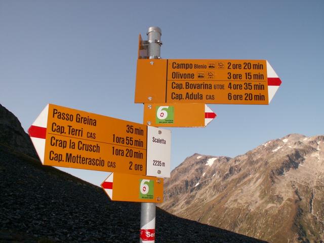 Wegweiser bei der Capanna Scaletta 2235 m.ü.M.