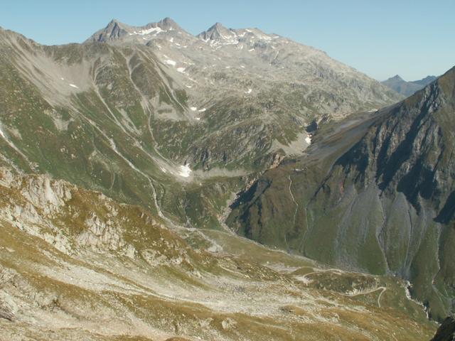 Blick Richtung Capanna Scaletta mit Passo della Greina und Piz Greina