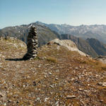 Breitbildfoto vom Pass d'Uffiern, mit Blick Richtung Greina Ebene