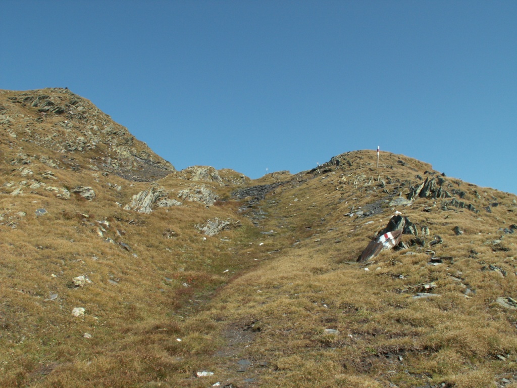 Blick rauf zum Punkt 2595 m.ü.M