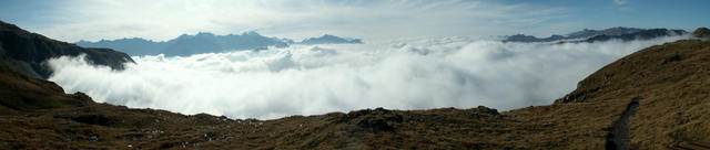 Breitbildfoto vom Nebelmeer vom Lago Retico aus gesehen